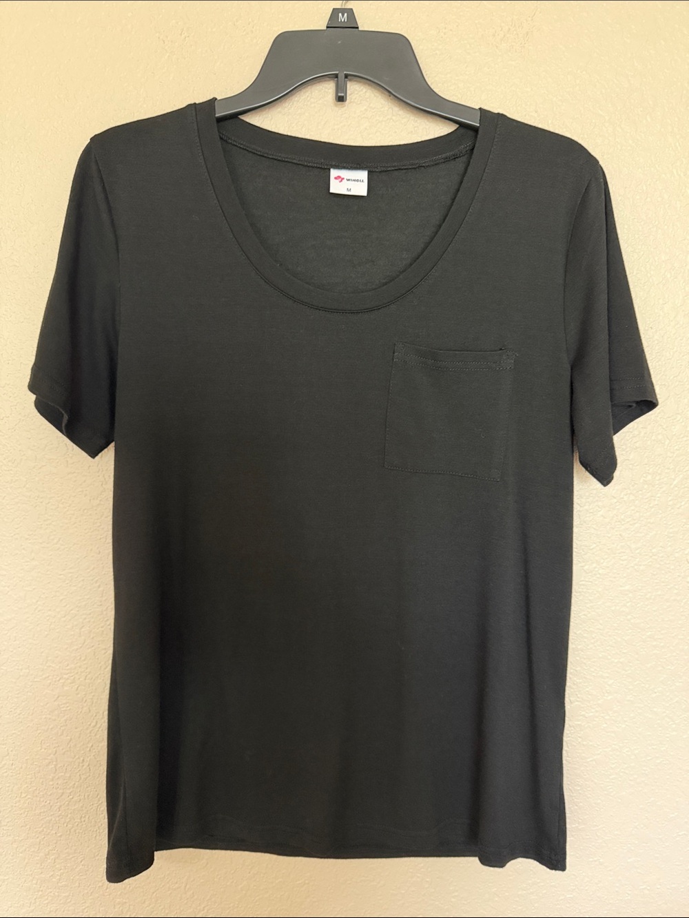 Basic Scoop Neck Pocket Tee - Black